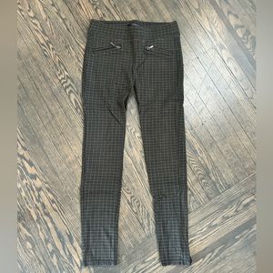Liverpool grey plaid leggings with faux zipper pockets, size 2/25